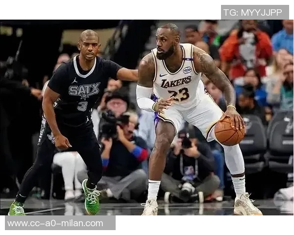 詹姆斯生涯总助攻达13754次距离超越保罗仅差32次