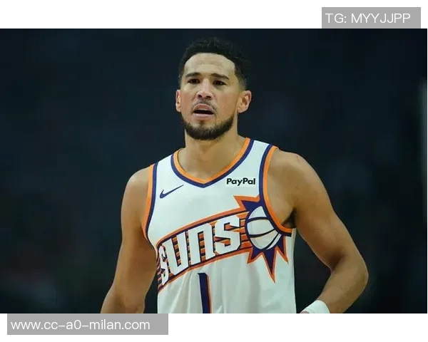 布克谈球队信任建立过程强调夏季训练的重要性与团队凝聚力