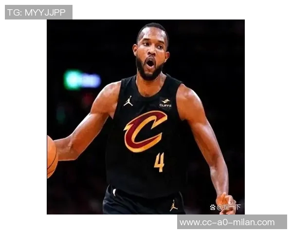 莫布里展现全能进攻能力接队友传球后外线三分精准命中 莫布里展现全能进攻能力接队友传球后外线三分精准命中